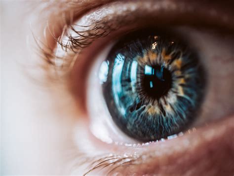 How many megapixels is the human eye?