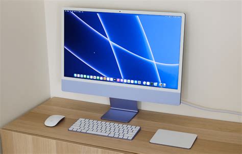 How many monitors can iMac 24 support?