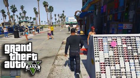 How many people can play GTA V together?