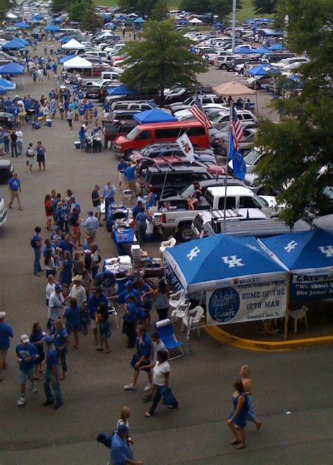 How many people tailgate in America?