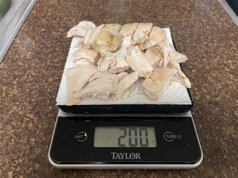 How many pieces of chicken is 200 grams?