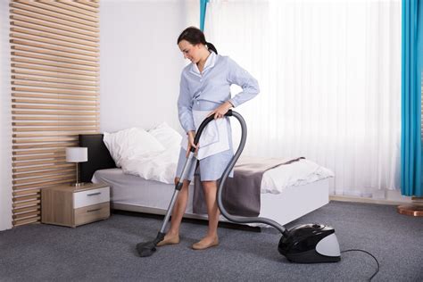 How many rooms can a housekeeper clean?