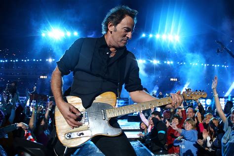 How many songs does Bruce Springsteen play in concert?
