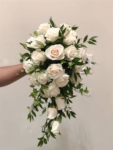 How many stems in a bridal bouquet?