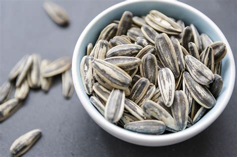 How many sunflower seeds per day is OK?