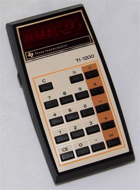 How much did a calculator cost in 1975?