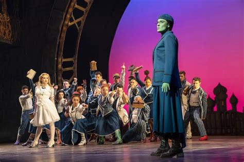 How much do Broadway actors make wicked?