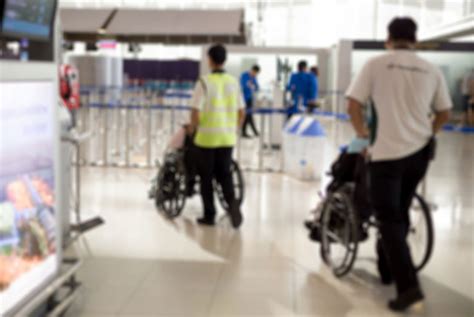 How much do you tip a wheelchair at the airport?