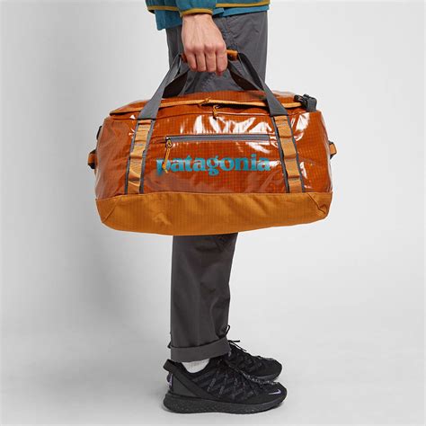 How much does a 40L Patagonia duffel weigh?