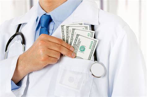 How much does a doctor make in Spain?