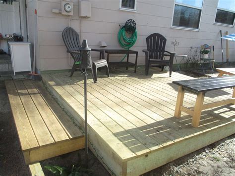 How much does it cost to build a 10x10 deck?