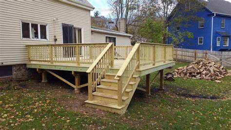 How much does it cost to build a 12x12 deck?