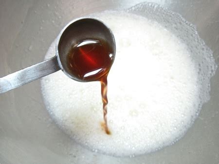 How much is 1 tsp of vanilla extract in vanilla powder?