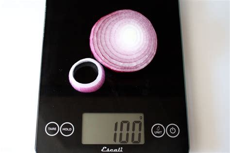 How much is 100 grams of onion?