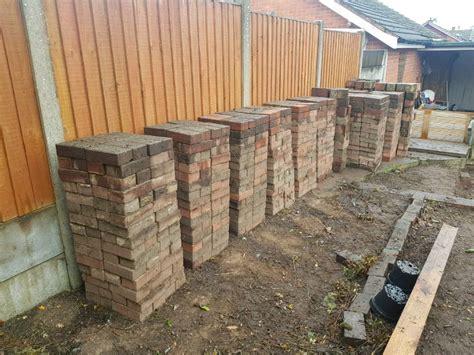 How much is 1000 paving bricks?