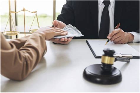 How much is a lawyer consultation fee in USA?
