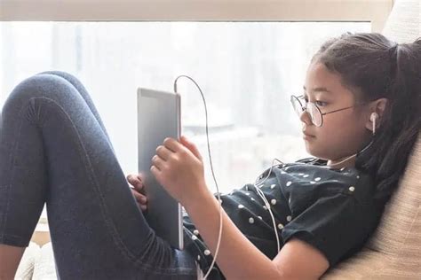 How much screen time is appropriate for a 10 year old?