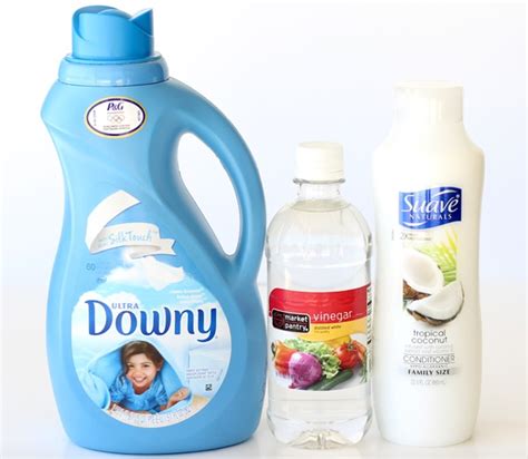 How much white vinegar to use as fabric softener?