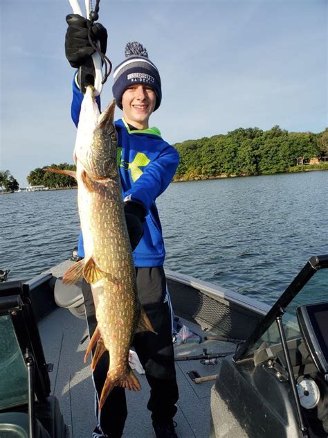 How old is a 32 inch pike?