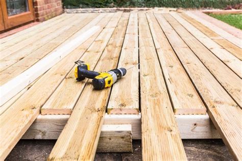 How should decking be laid?