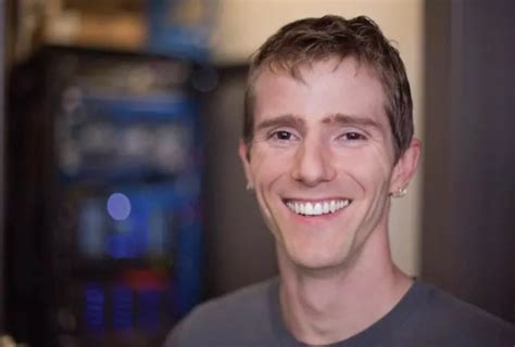 How tall is Linus Tech Tips?