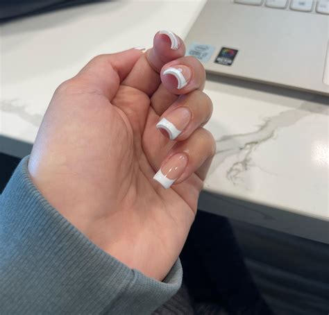 How thick should acrylic nails be?