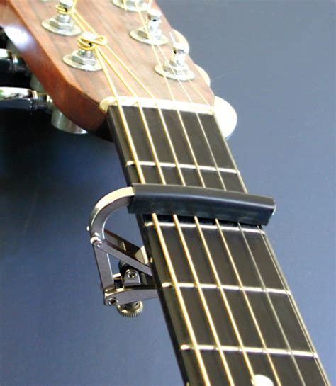 How tight should a capo be?