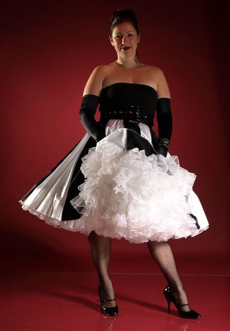 How tight should a petticoat be?