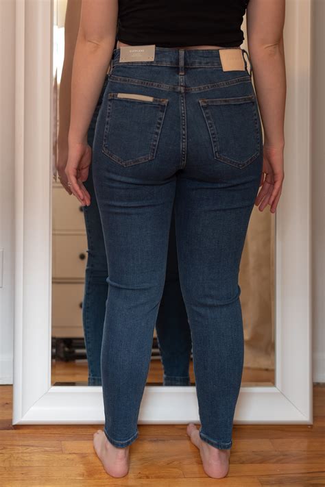 How tight should jeans be woman?