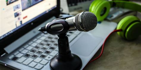 How to connect microphone to PC?