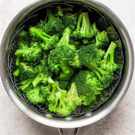 How to cook broccoli without steamer?