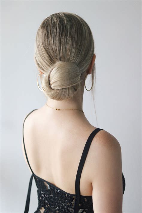 How to do a fancy low bun with short hair?
