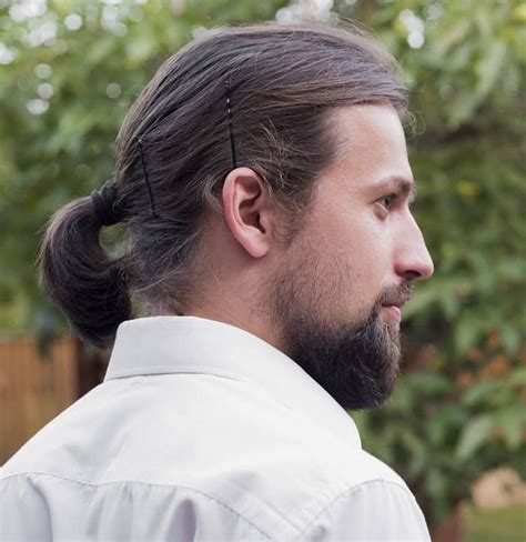 How to do a ponytail for guys?