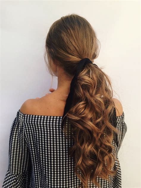 How to do a wavy low ponytail?