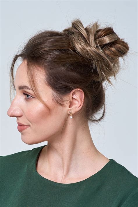 How to do messy bun with short hair?