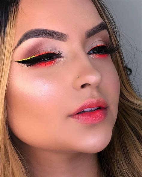 How to do neon eyeliner?