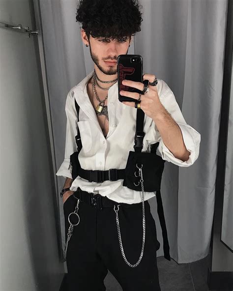 How to dress ALT male?