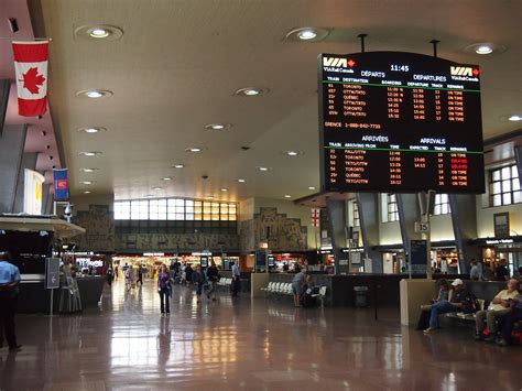 How to get from Montreal Central Station to airport?
