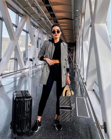 How to look classy at airport?