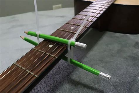 How to make a capo for guitar at home?