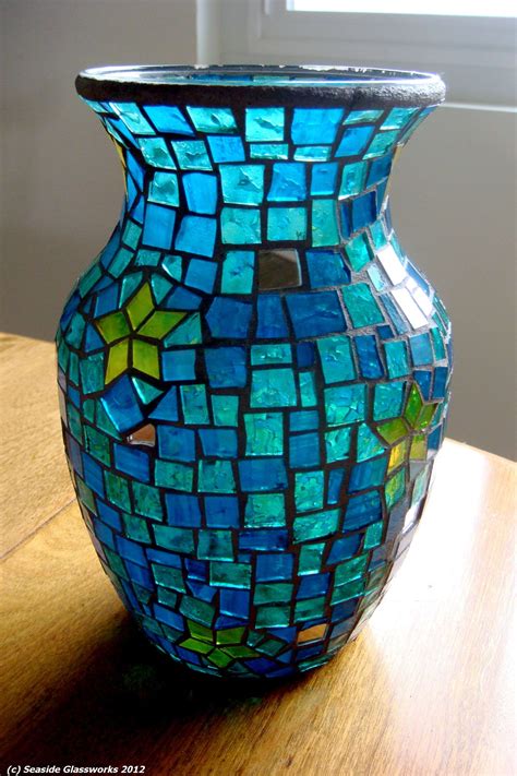 How to make a glass mosaic vase?