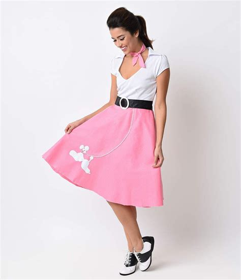 How to make a poodle skirt costume?