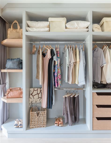 How to organize a closet?