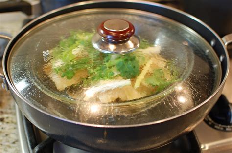 How to steam fish in a saucepan?