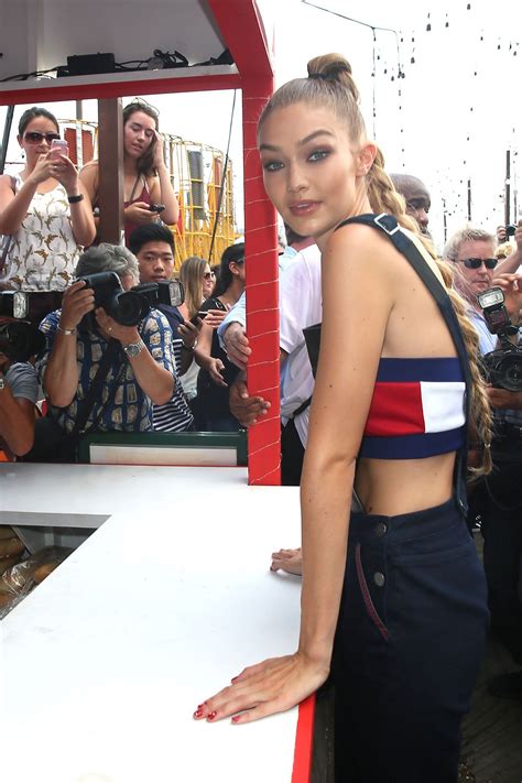 How wide is Gigi Hadid's waist?