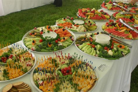 How you maintain cold food in a buffet table presentation?