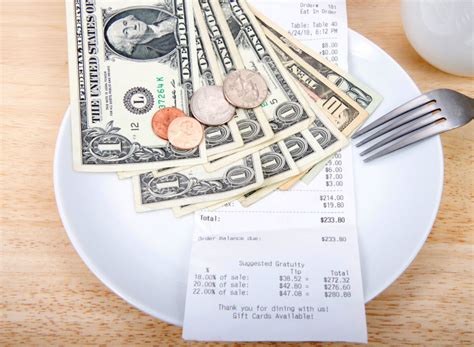 Is $10 a good tip at a restaurant?