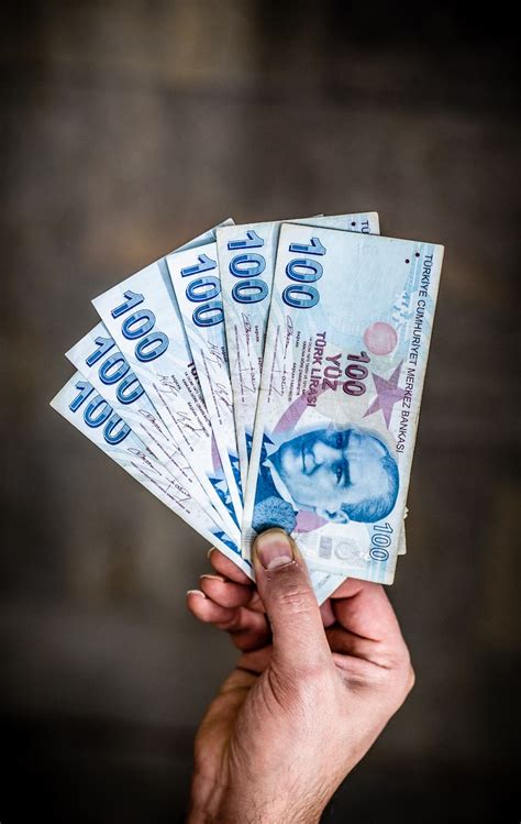 Is 100 Turkish Lira a good tip?