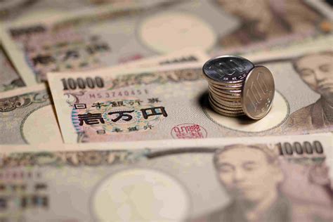 Is 10000 yen a lot of money in Japan?