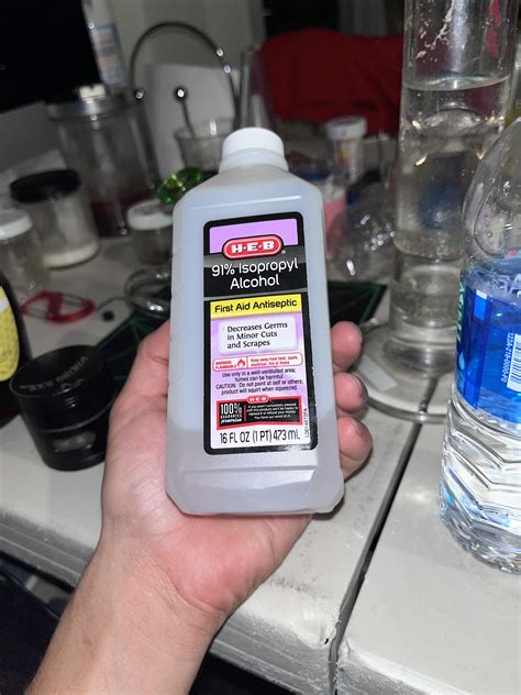 Is 70 or 91 rubbing alcohol for cleaning bongs?